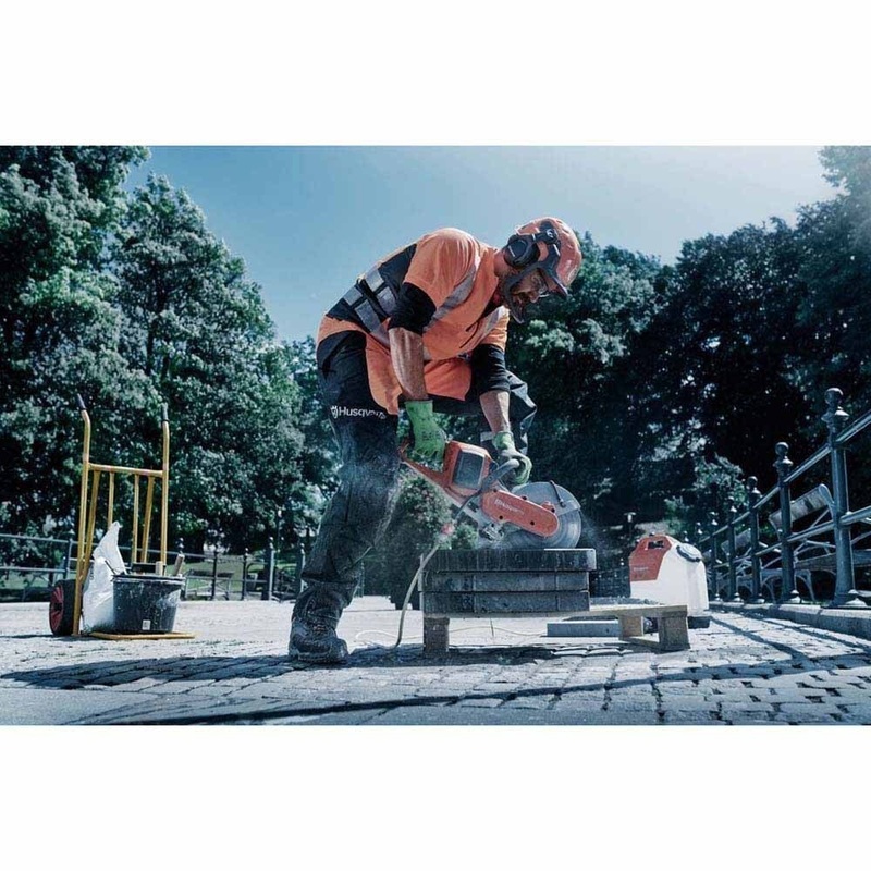 Husqvarna 967795903 K535i Battery-Powered 9 Power Cutter Kit with BLi200 Battery and QC330 Charger